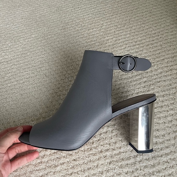 Banana Republic Grey Block Heels - Picture 5 of 6